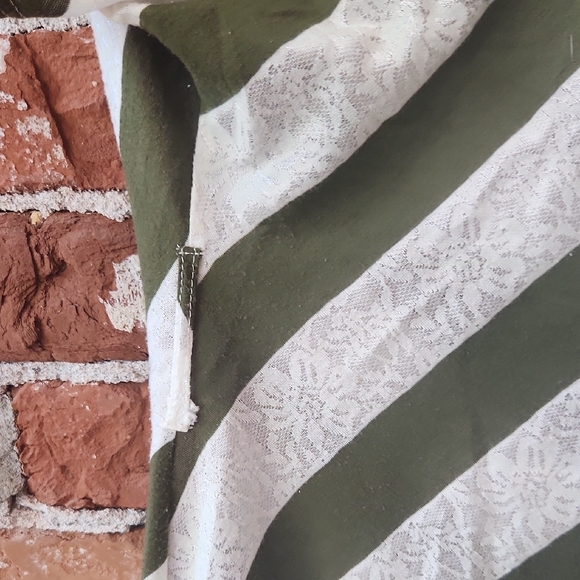 Asymmetrical Green and White Short Sleeve Blouse - Picture 9 of 10